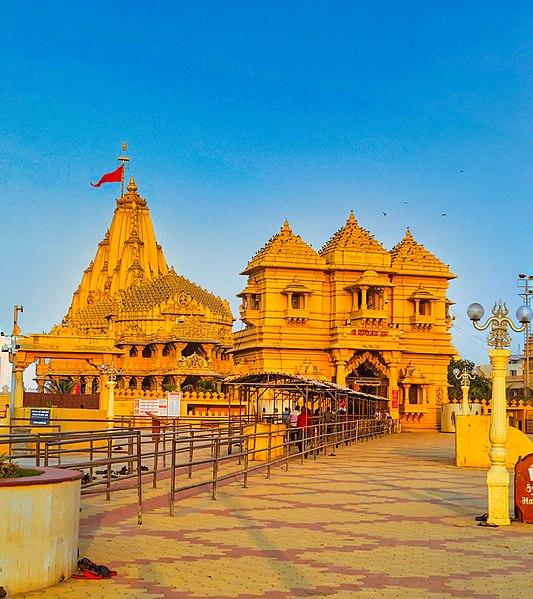 Who invaded the somnath temple in gujarat